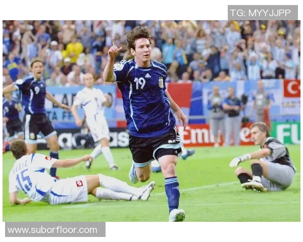 梅西的足球传奇之路：从天才少年到全球偶像的辉煌历程